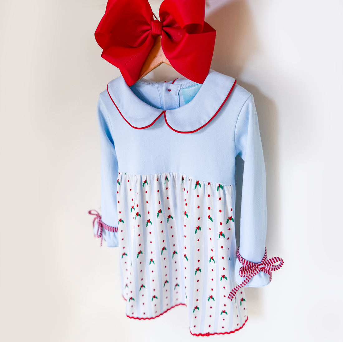 What to Wear for Christmas Family Photos: Classic Outfit Ideas for Kids