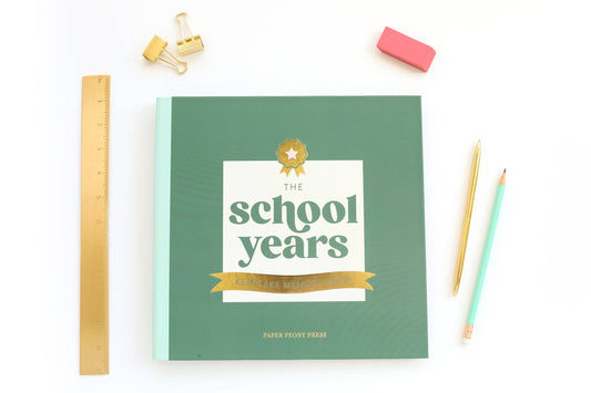 The School Years Memory Book: A Timeless School Memory Book - Savannah Creations